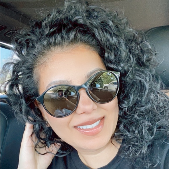 Meet your Posher, Sherrylyn - Picture 1 of 2